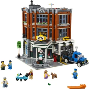 LEGO® Creator Corner Garage (10264) | 2569 Pieces