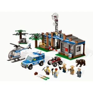 LEGO® Forest Police Station (4440) | 633 Pieces